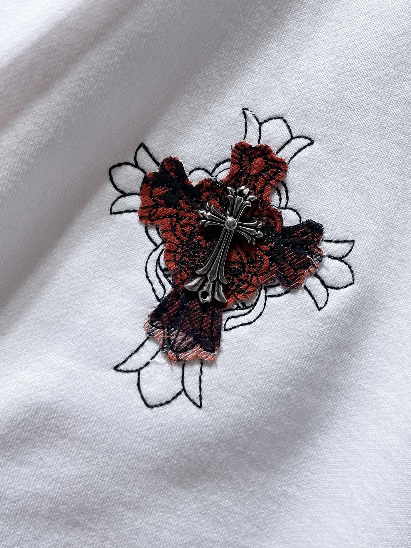 P270 Chrome Hearts Autumn and Winter 2025 Counter Synchronization Chrome Cross Heavy Industry Handmade Patch Embroidered Willow Hooded Sweatshirt Improved Customized Version 1:1 High Weight High Quality Fabric Recommended Color: White Black Size: S, M, L, XL